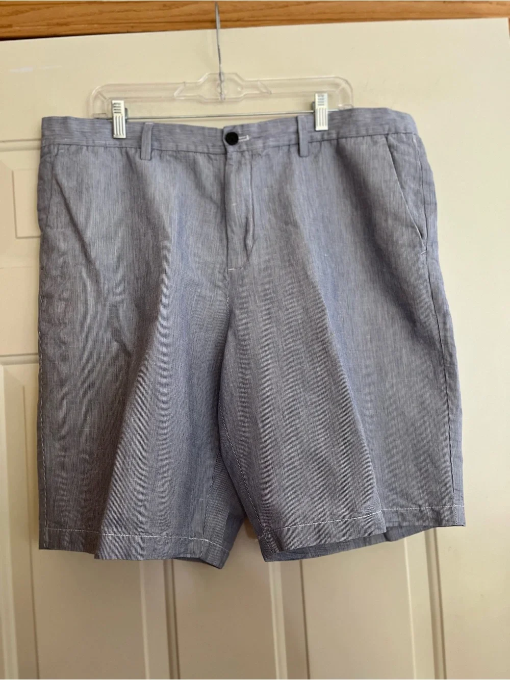 Men’s Banana Republic Emerson blue white linen blend flat front chino short. 38
